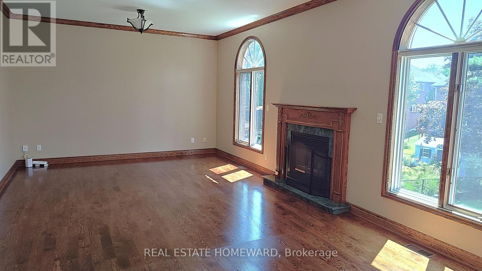 












807 PRIMROSE COURT

,
Pickering (Liverpool),




Ontario
L1X2S8

