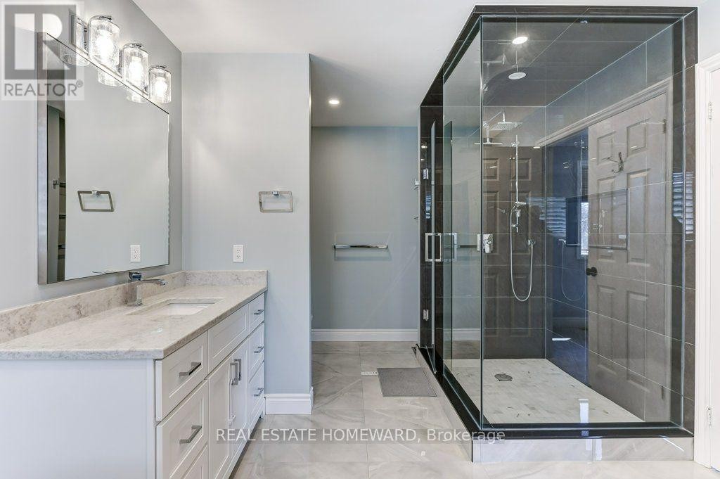 












807 PRIMROSE COURT

,
Pickering (Liverpool),




Ontario
L1X2S8

