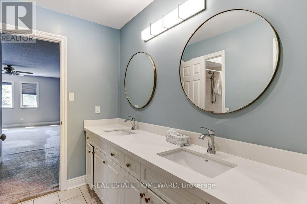 












807 PRIMROSE COURT

,
Pickering (Liverpool),




Ontario
L1X2S8

