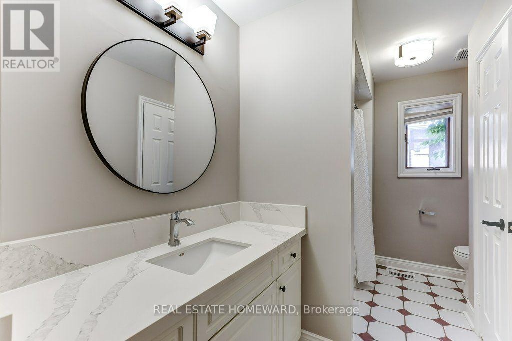 












807 PRIMROSE COURT

,
Pickering (Liverpool),




Ontario
L1X2S8

