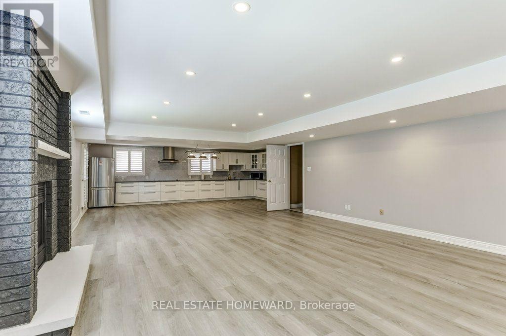 












807 PRIMROSE COURT

,
Pickering (Liverpool),




Ontario
L1X2S8

