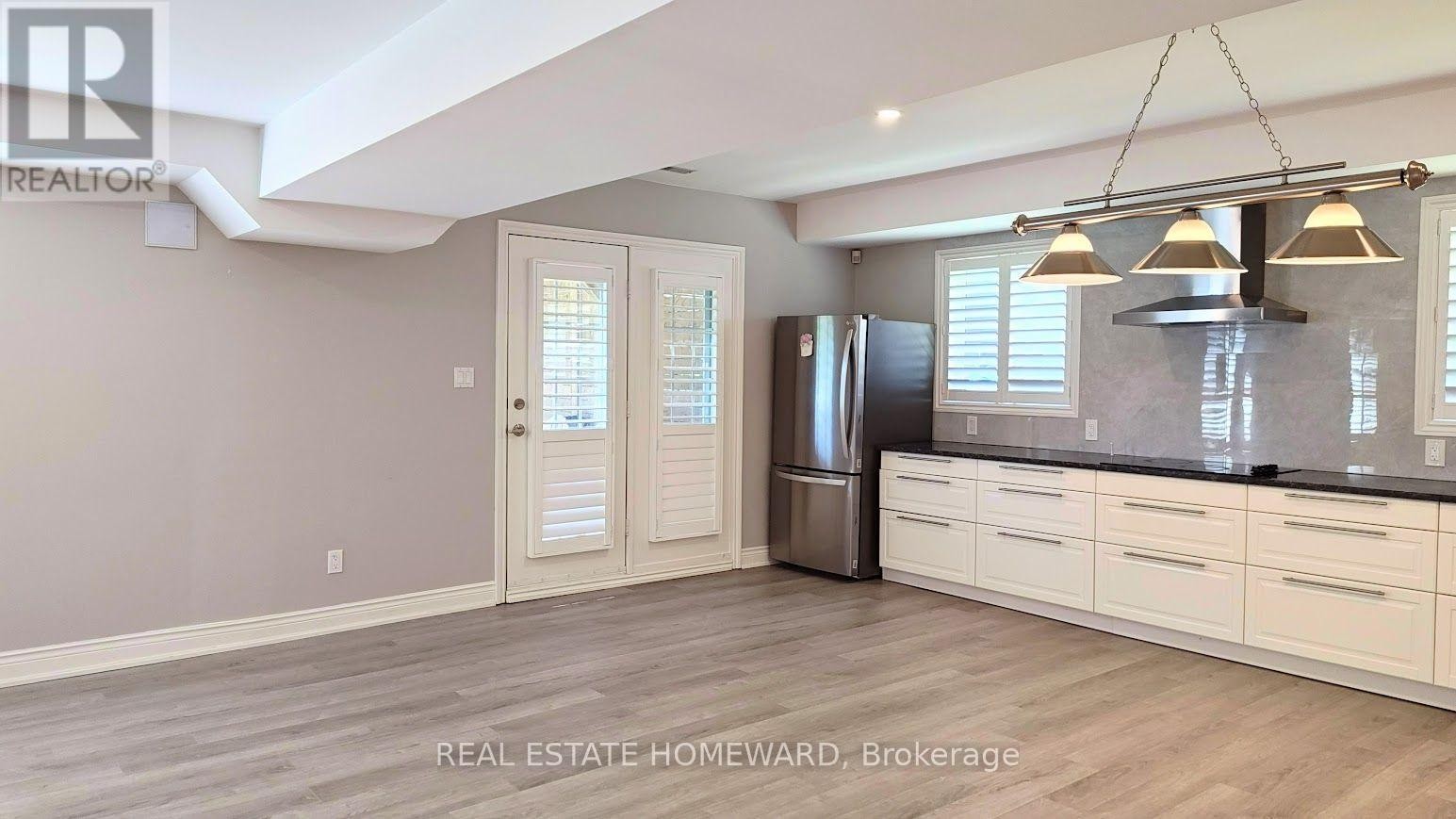 












807 PRIMROSE COURT

,
Pickering (Liverpool),




Ontario
L1X2S8

