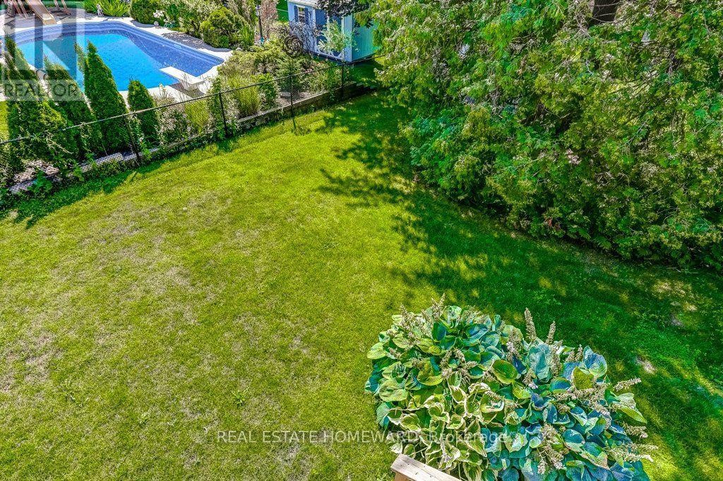 












807 PRIMROSE COURT

,
Pickering (Liverpool),




Ontario
L1X2S8

