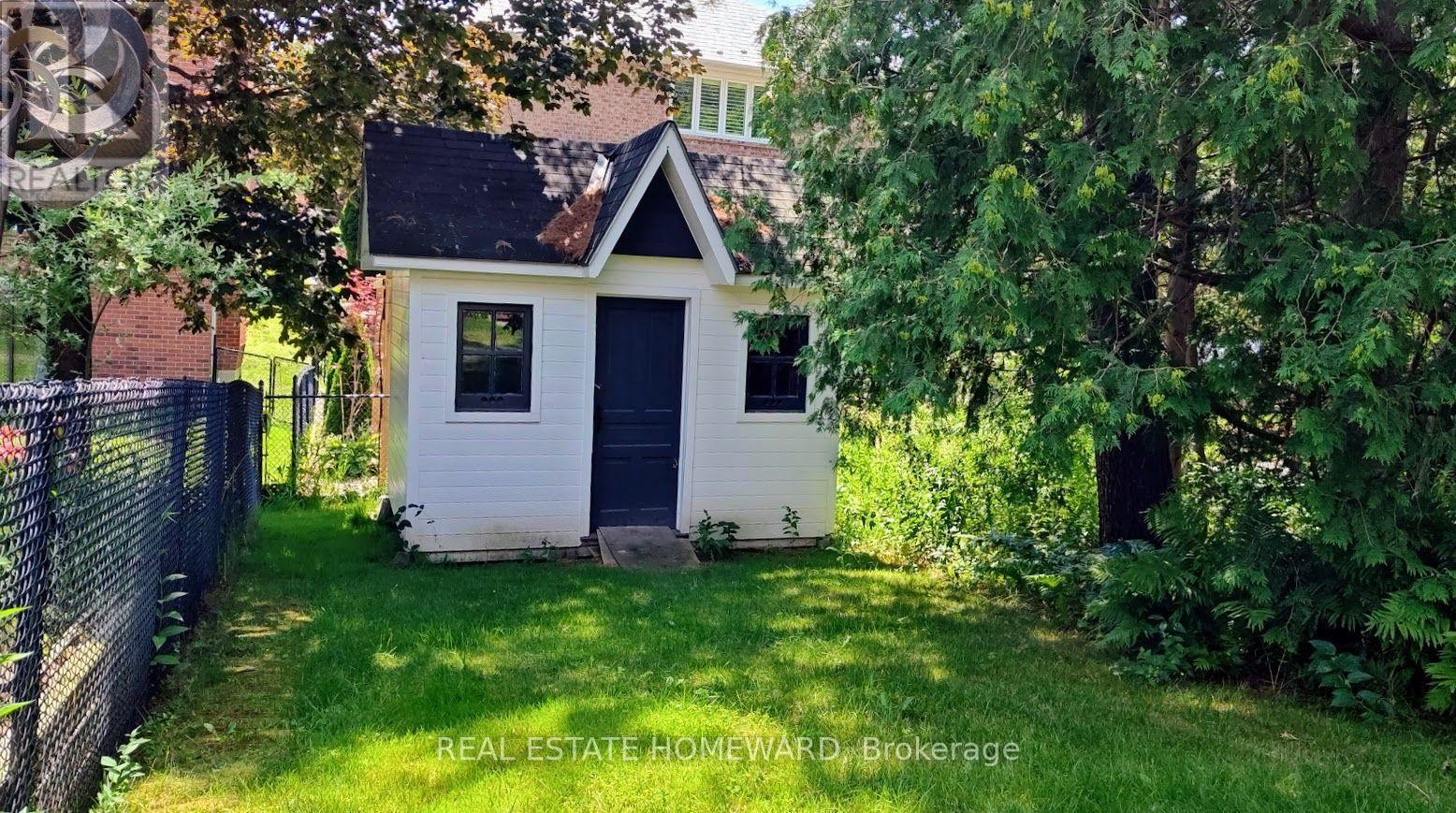












807 PRIMROSE COURT

,
Pickering (Liverpool),




Ontario
L1X2S8

