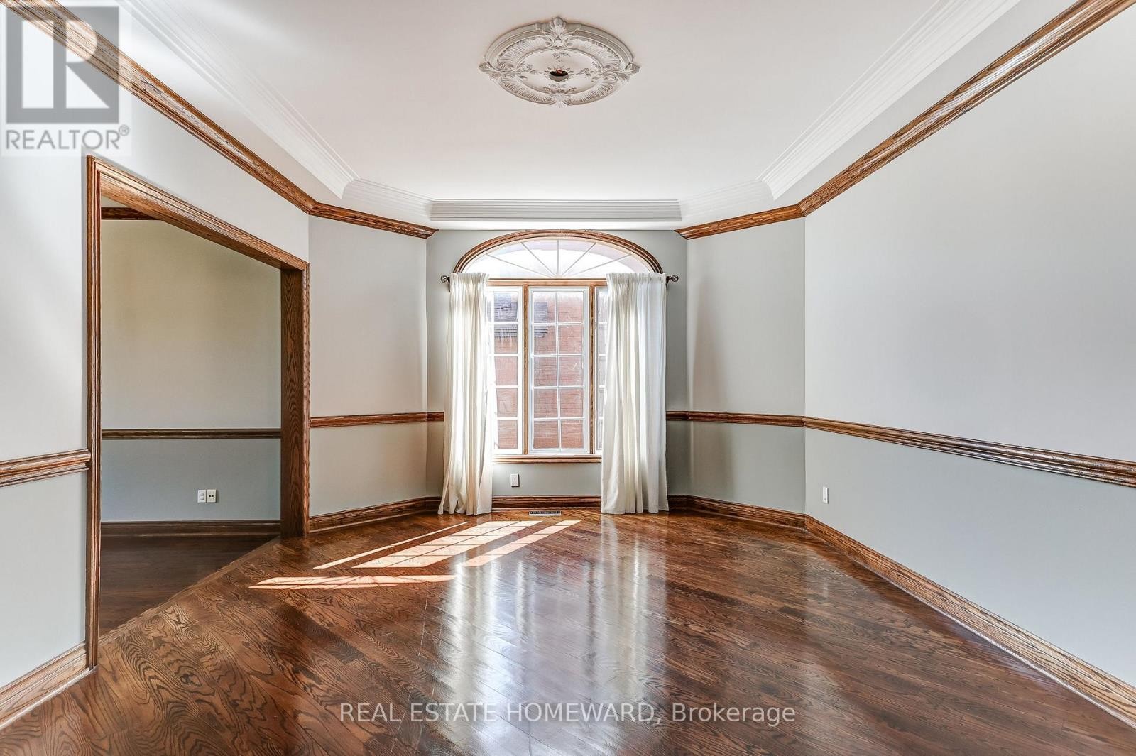 












807 PRIMROSE COURT

,
Pickering (Liverpool),




Ontario
L1X2S8

