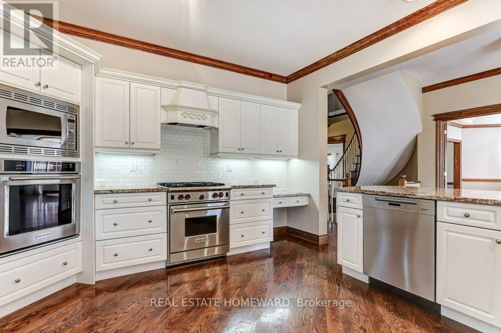 












807 PRIMROSE COURT

,
Pickering (Liverpool),




Ontario
L1X2S8

