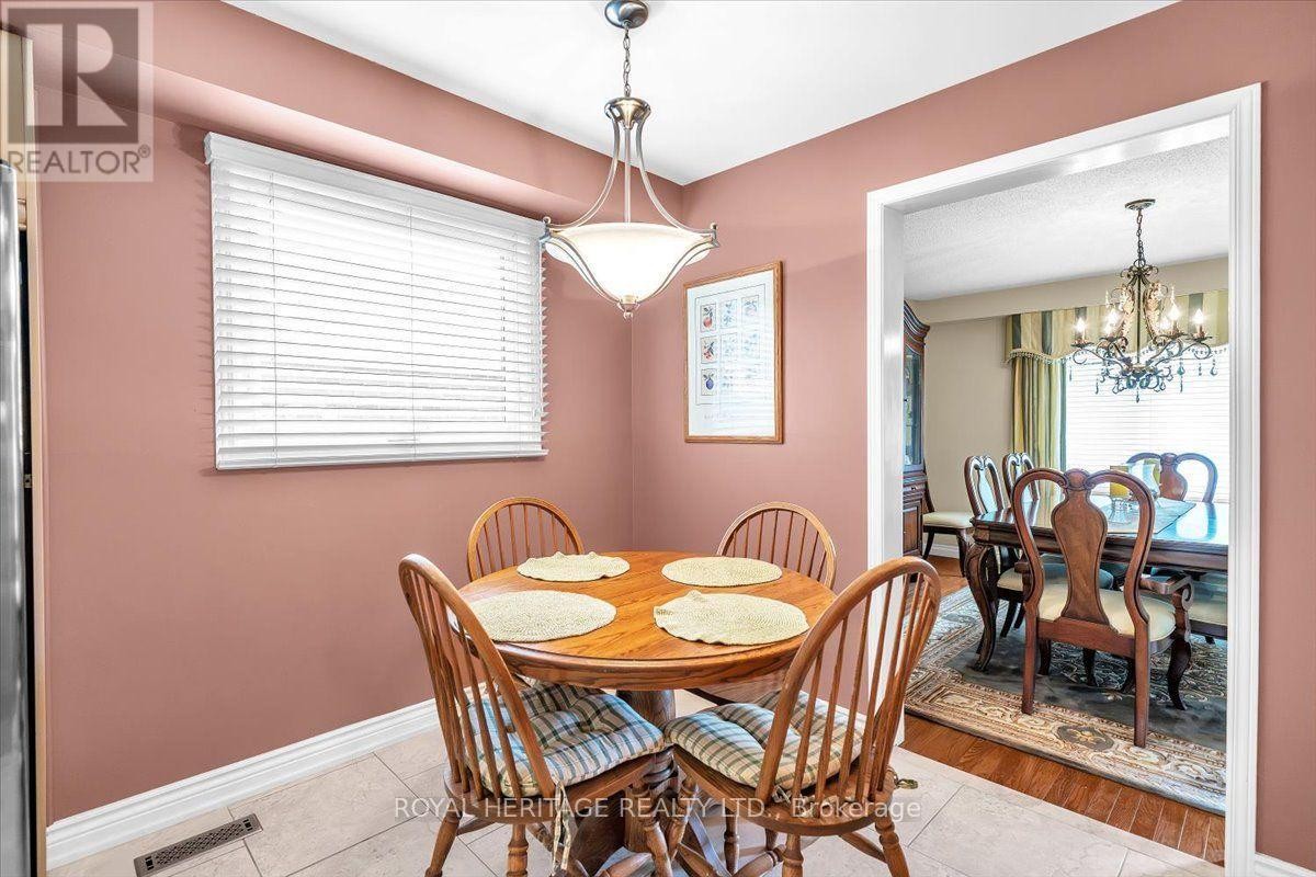 












15 CADBY ROAD

,
Ajax (South West),




Ontario
L1S3X6


