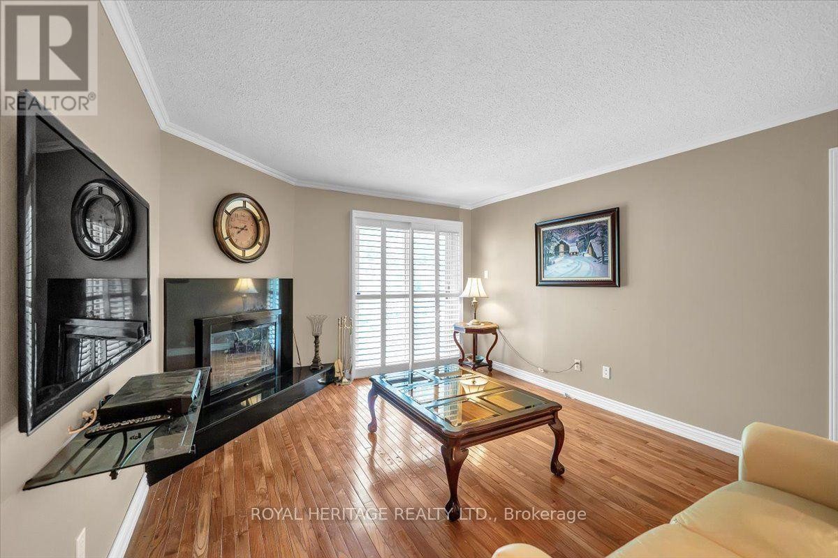 












15 CADBY ROAD

,
Ajax (South West),




Ontario
L1S3X6


