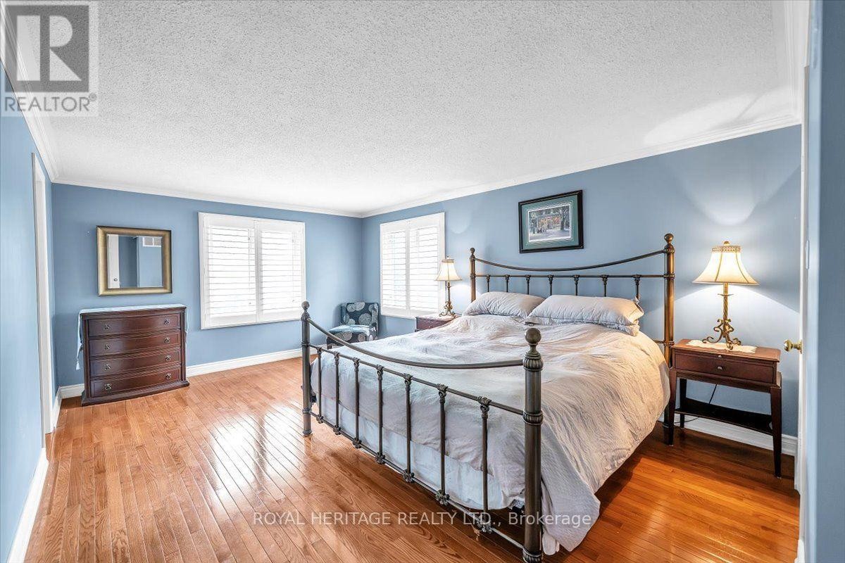 












15 CADBY ROAD

,
Ajax (South West),




Ontario
L1S3X6

