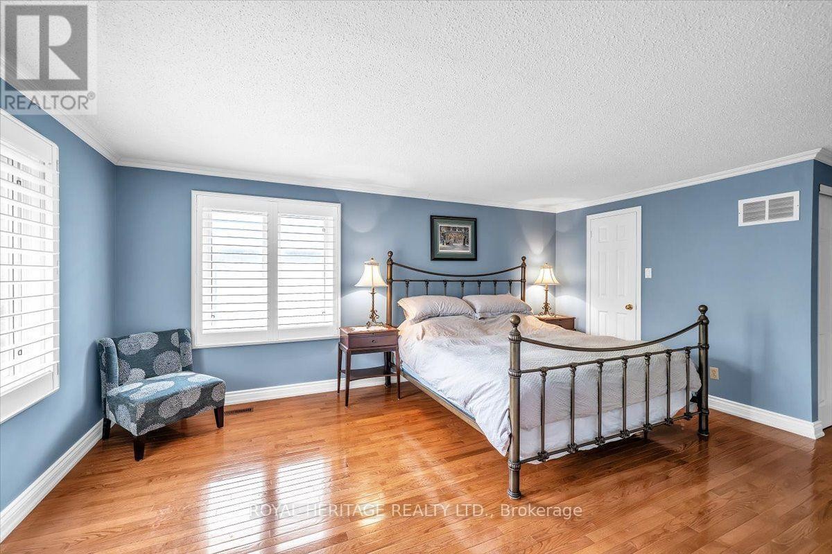 












15 CADBY ROAD

,
Ajax (South West),




Ontario
L1S3X6


