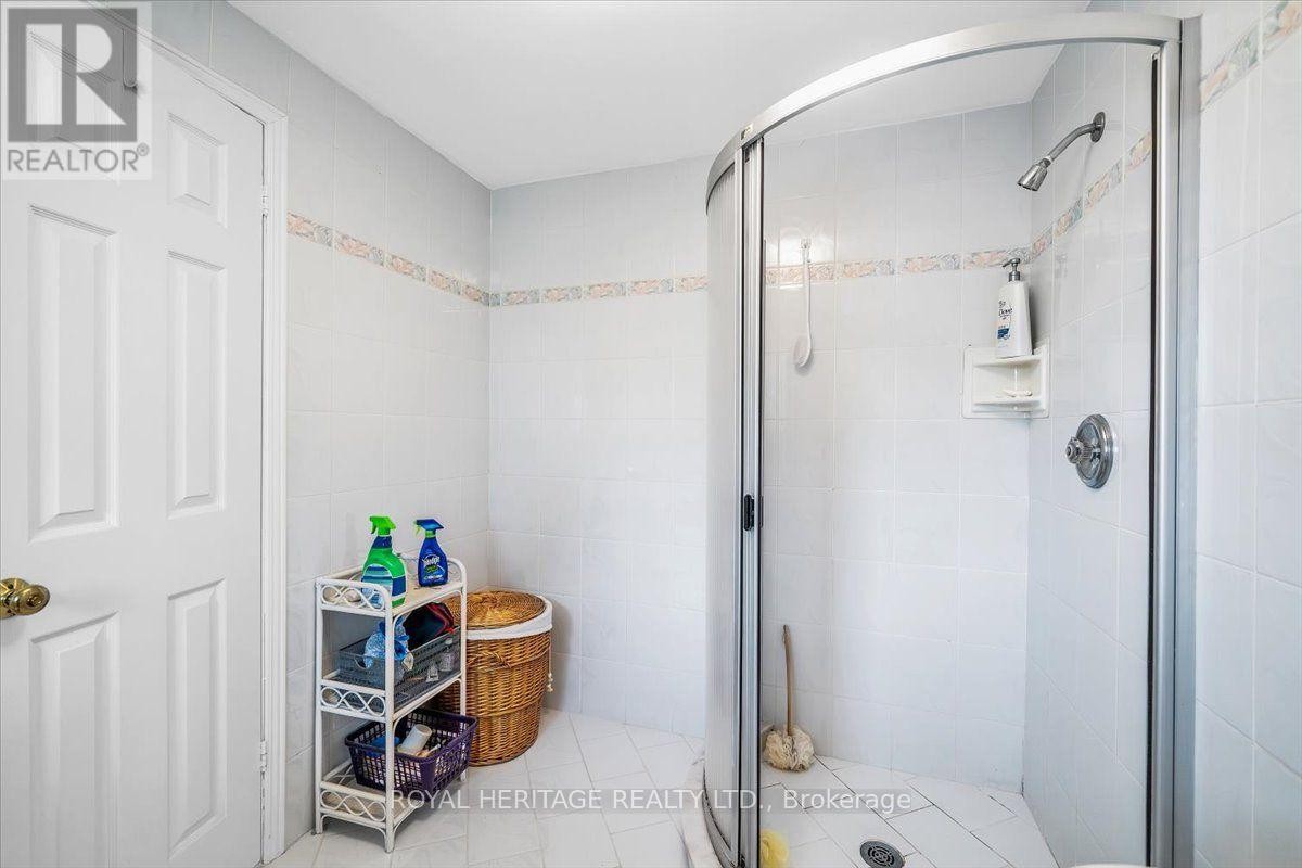 












15 CADBY ROAD

,
Ajax (South West),




Ontario
L1S3X6

