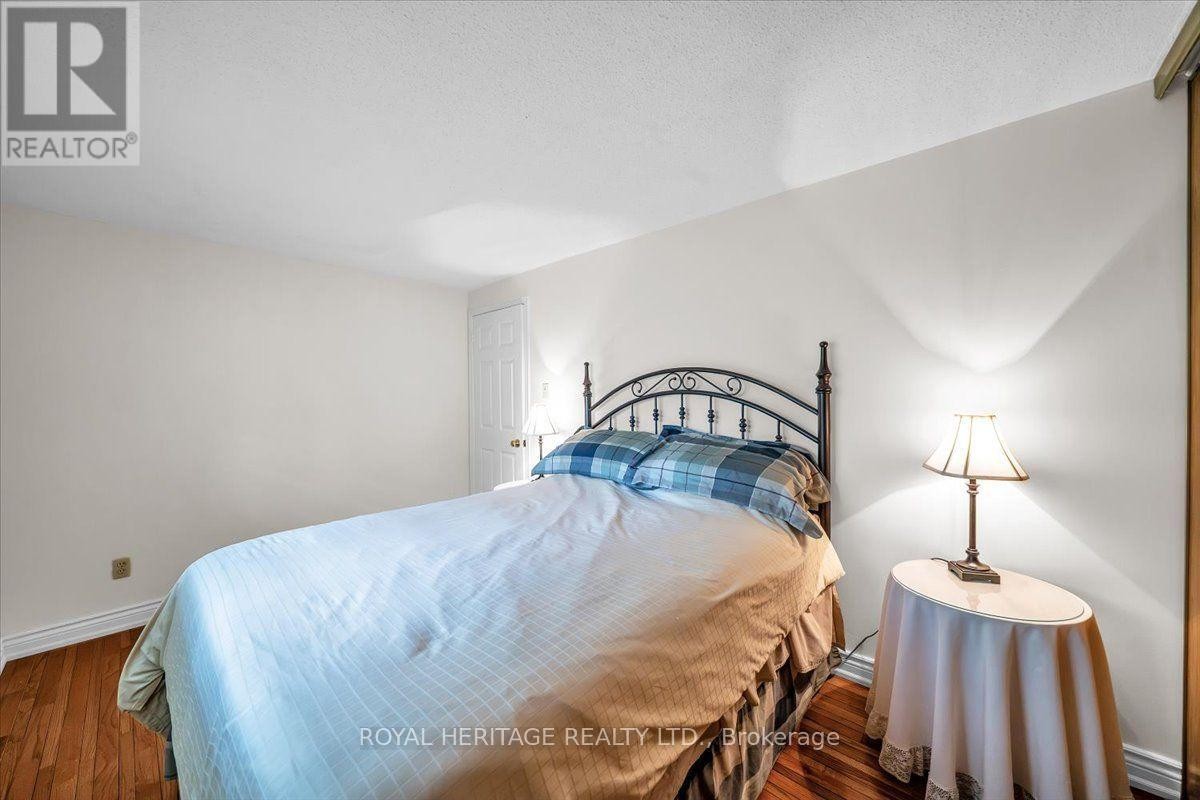












15 CADBY ROAD

,
Ajax (South West),




Ontario
L1S3X6


