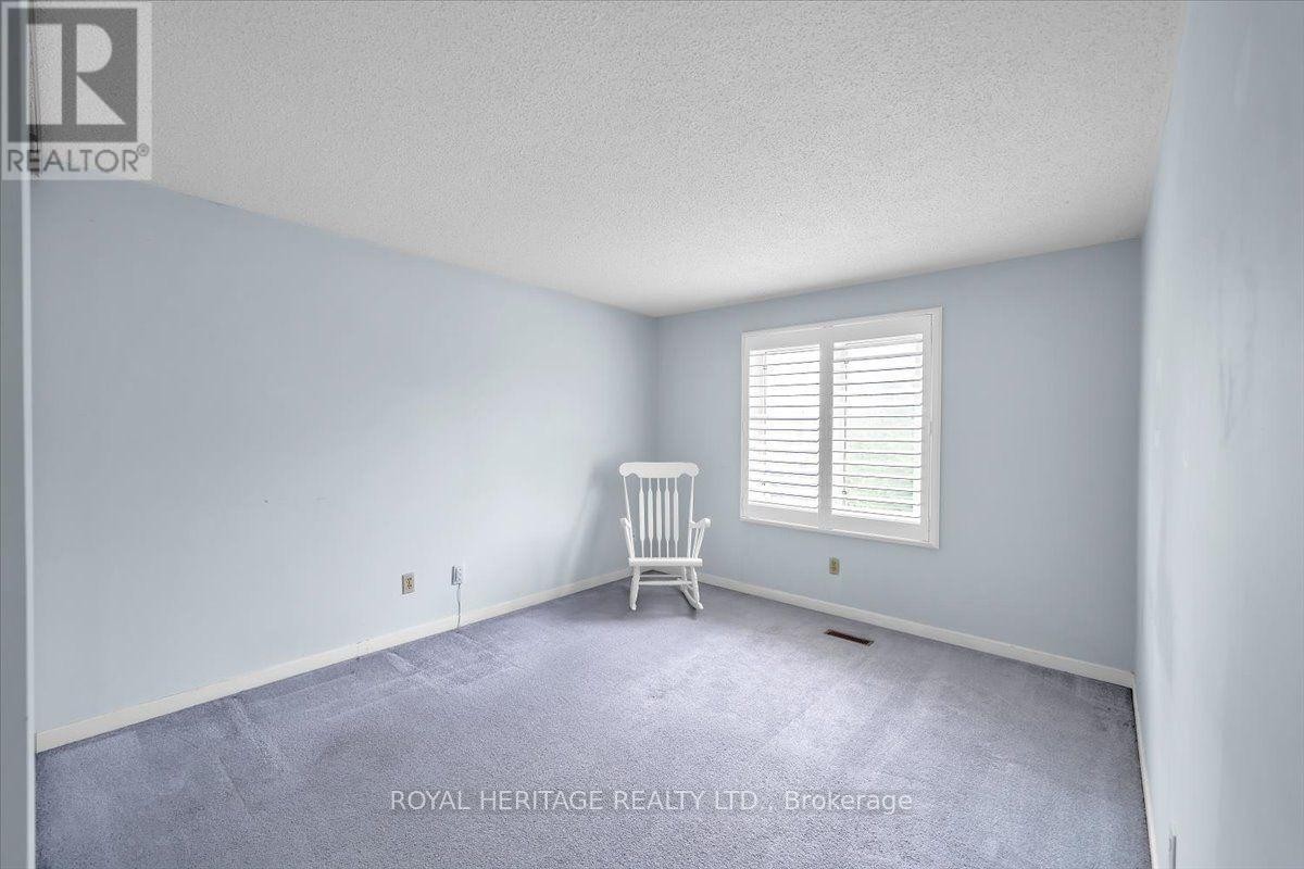 












15 CADBY ROAD

,
Ajax (South West),




Ontario
L1S3X6

