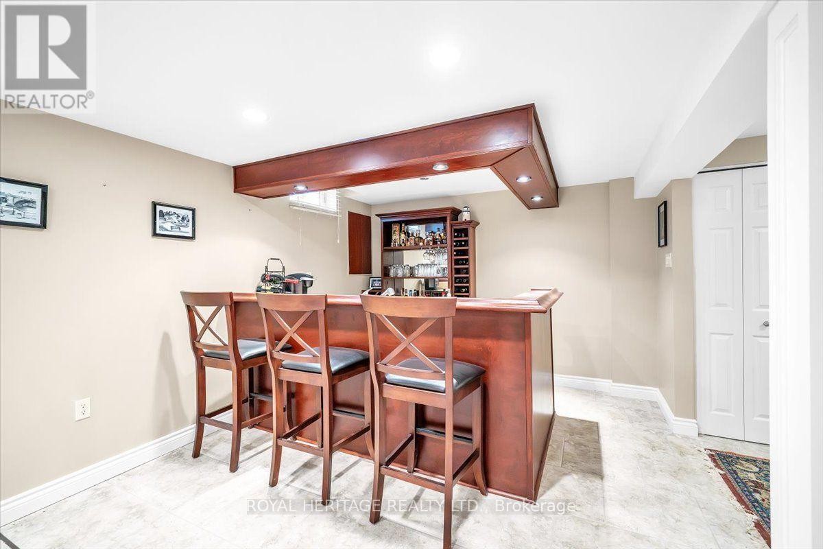 












15 CADBY ROAD

,
Ajax (South West),




Ontario
L1S3X6

