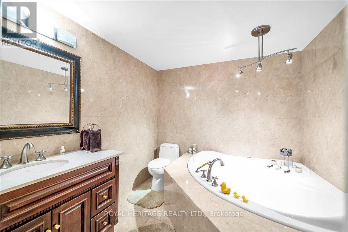 












15 CADBY ROAD

,
Ajax (South West),




Ontario
L1S3X6

