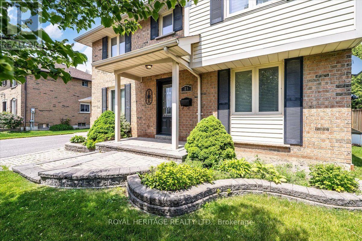 












15 CADBY ROAD

,
Ajax (South West),




Ontario
L1S3X6

