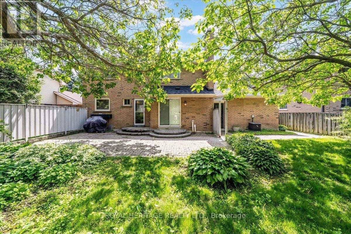 












15 CADBY ROAD

,
Ajax (South West),




Ontario
L1S3X6

