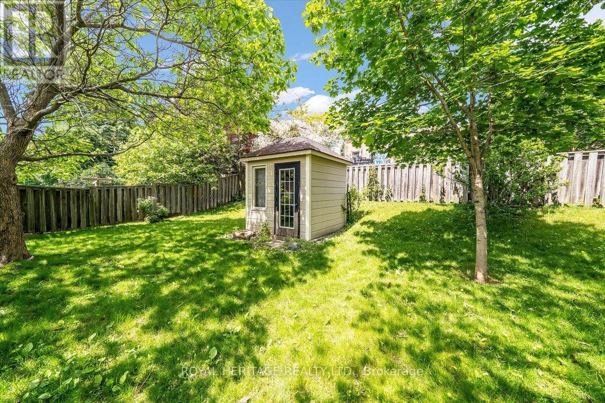 












15 CADBY ROAD

,
Ajax (South West),




Ontario
L1S3X6

