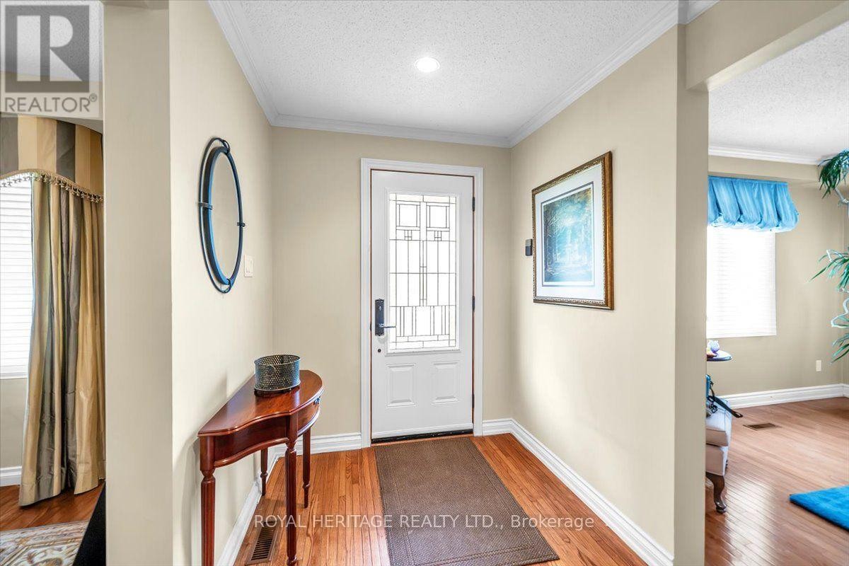 












15 CADBY ROAD

,
Ajax (South West),




Ontario
L1S3X6

