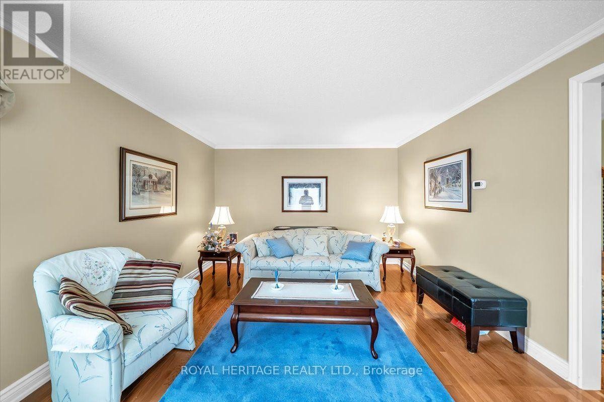 












15 CADBY ROAD

,
Ajax (South West),




Ontario
L1S3X6


