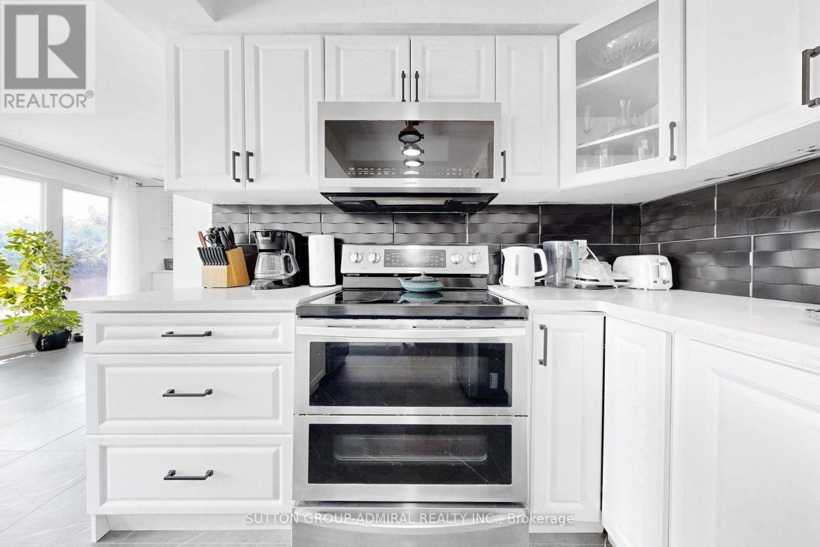 












879 PEGGOTY CIRCLE

,
Oshawa (Eastdale),




Ontario
L1K2G6

