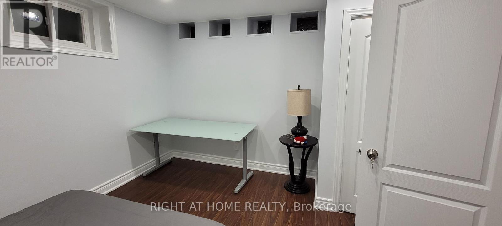 












11 LESTERWOOD CRESCENT

,
Toronto (Bendale),




Ontario
M1P3L5

