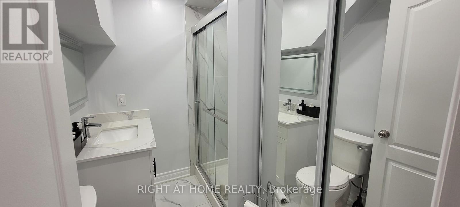 












11 LESTERWOOD CRESCENT

,
Toronto (Bendale),




Ontario
M1P3L5

