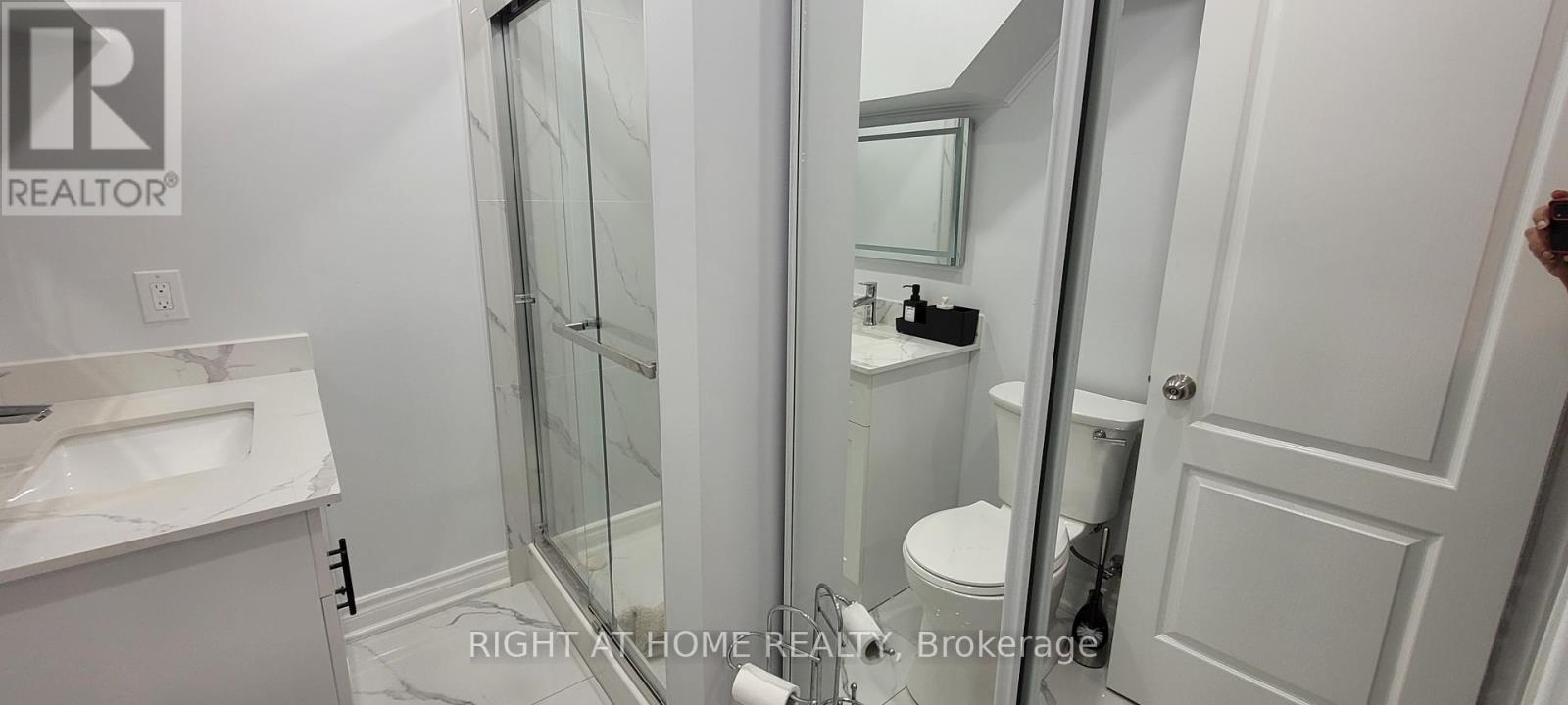 












11 LESTERWOOD CRESCENT

,
Toronto (Bendale),




Ontario
M1P3L5

