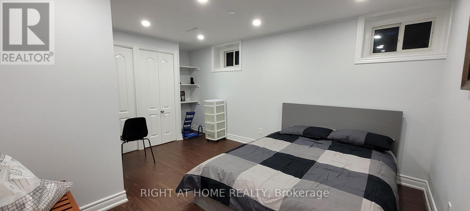 












11 LESTERWOOD CRESCENT

,
Toronto (Bendale),




Ontario
M1P3L5

