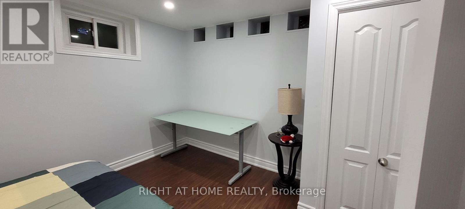 












11 LESTERWOOD CRESCENT

,
Toronto (Bendale),




Ontario
M1P3L5

