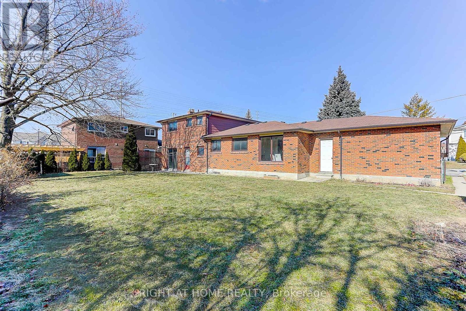 












87 STOCKDALE CRES

,
Richmond Hill,




Ontario
L4C3T1


