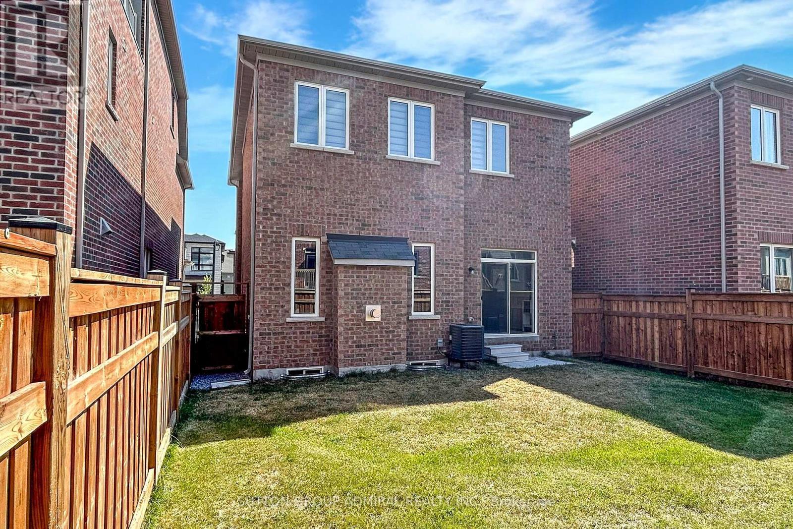 












32 RED GIANT ST

,
Richmond Hill,




Ontario
L4C4Y4

