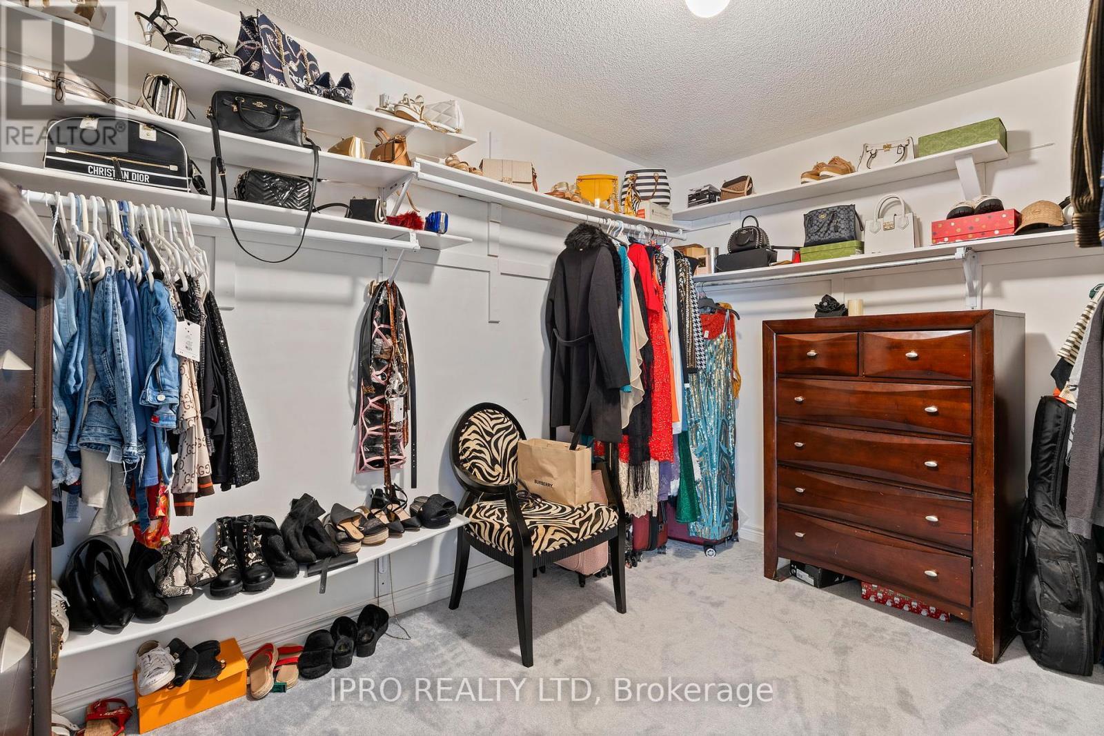 












24 MASON DRIVE

,
New Tecumseth,




Ontario
L9R0M5

