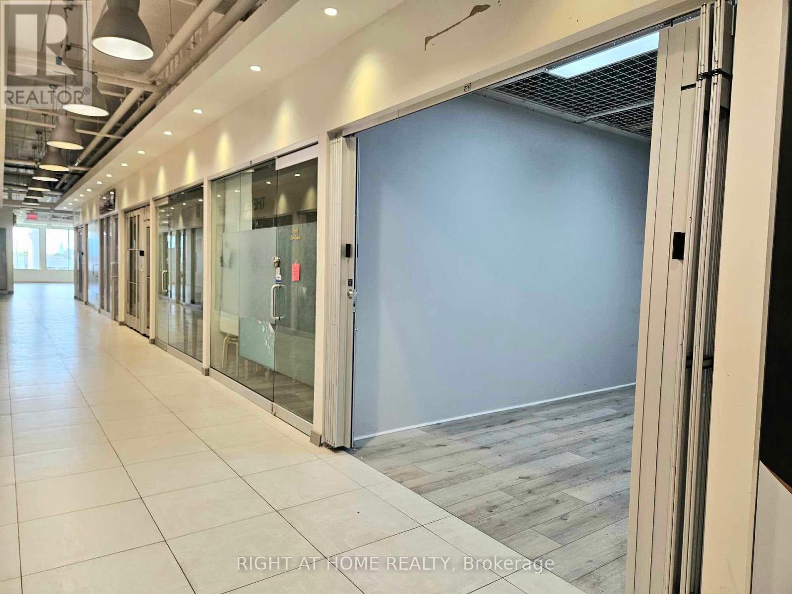 












214 - 7181 YONGE STREET

,
Markham (Thornhill),




Ontario
L3T0C7

