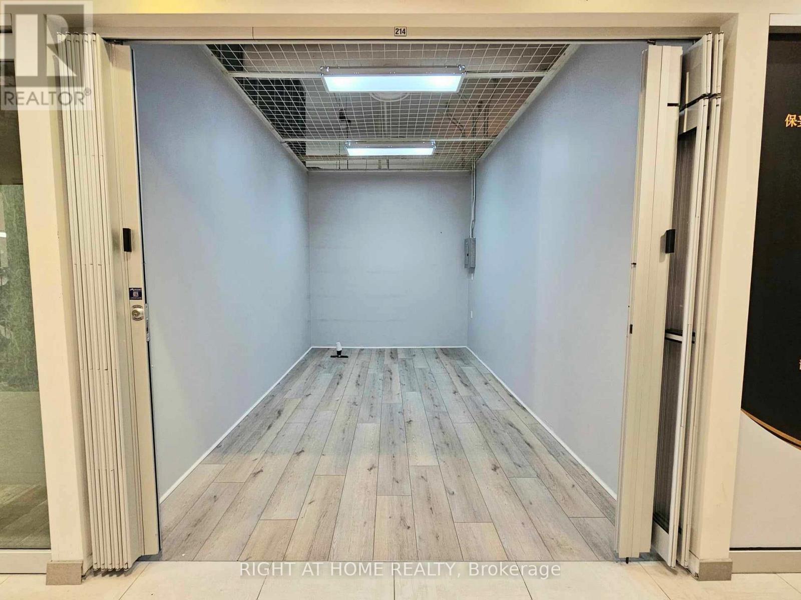 












214 - 7181 YONGE STREET

,
Markham (Thornhill),




Ontario
L3T0C7

