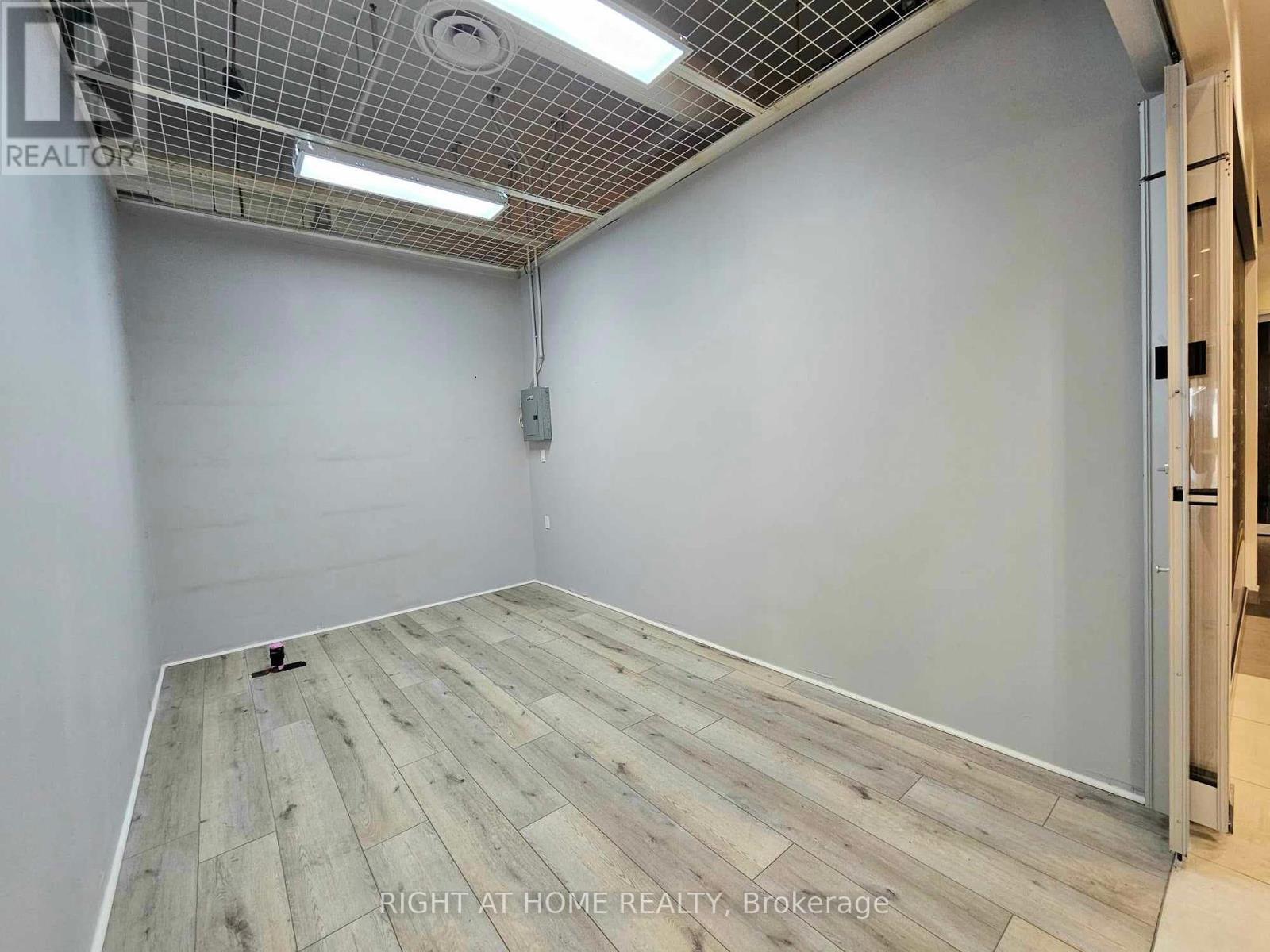 












214 - 7181 YONGE STREET

,
Markham (Thornhill),




Ontario
L3T0C7

