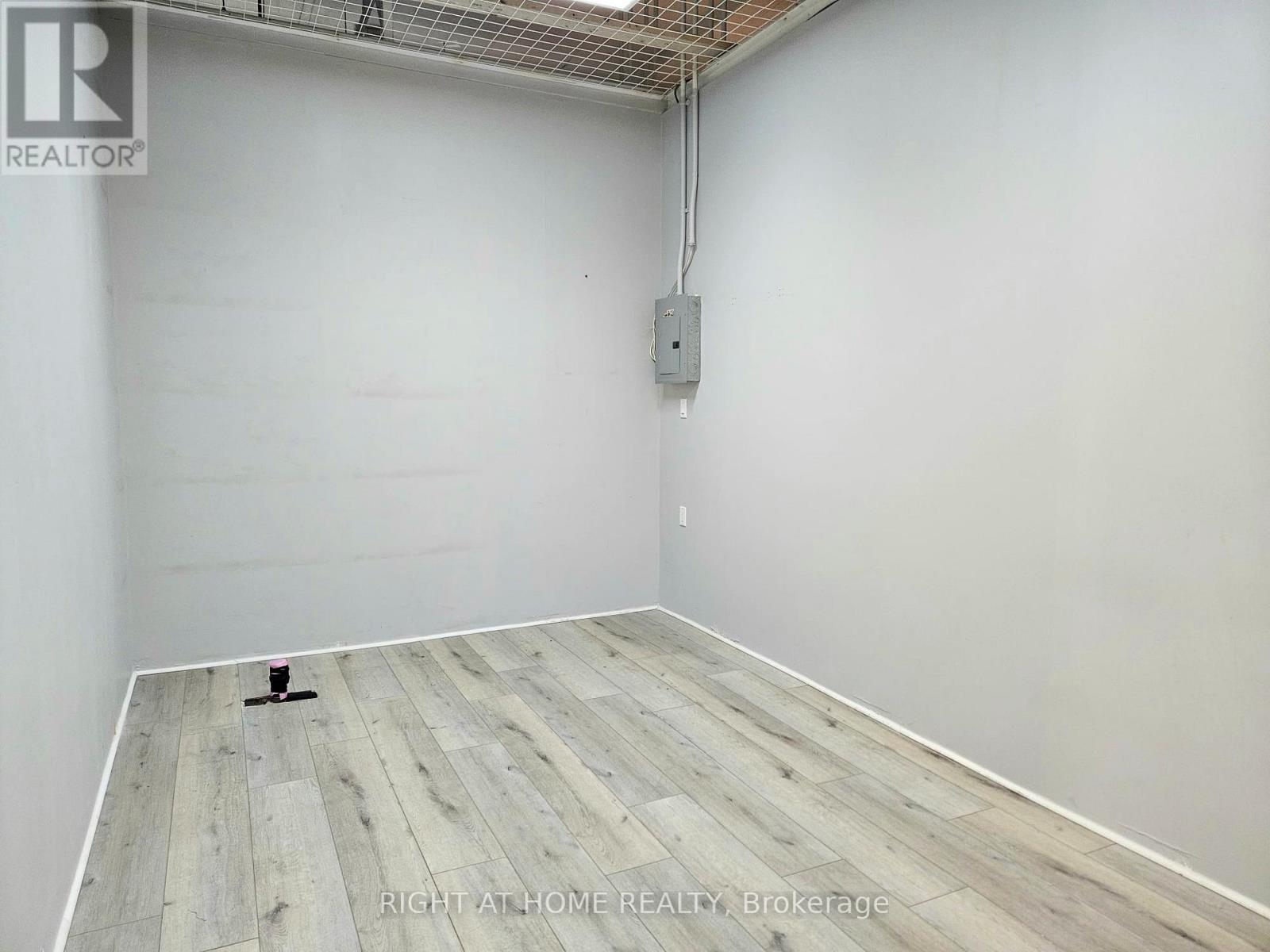 












214 - 7181 YONGE STREET

,
Markham (Thornhill),




Ontario
L3T0C7

