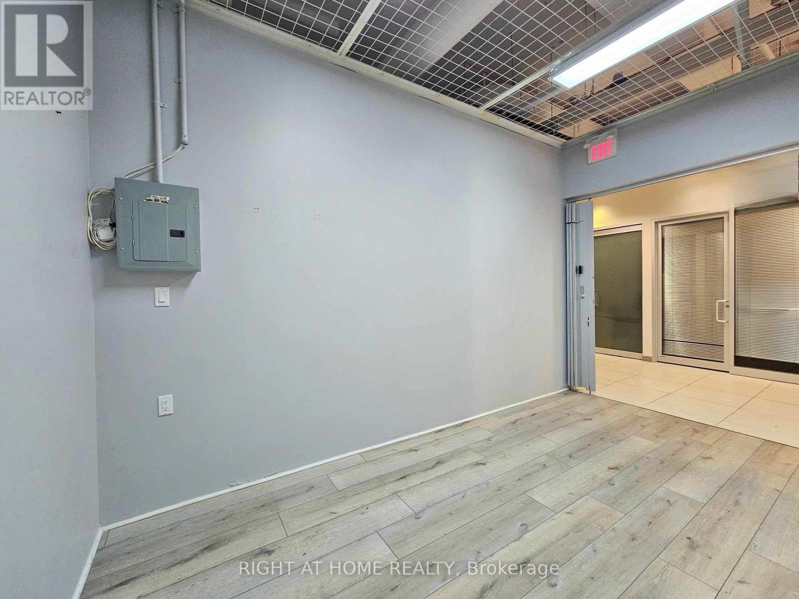 












214 - 7181 YONGE STREET

,
Markham (Thornhill),




Ontario
L3T0C7

