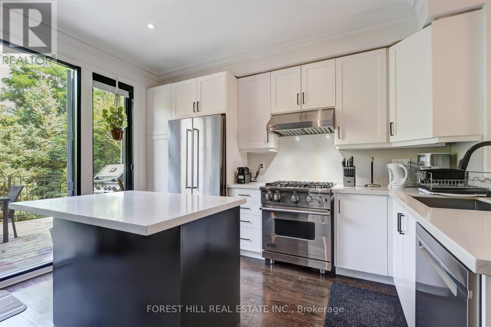 












111 POWSELAND CRESCENT

,
Vaughan (West Woodbridge),




Ontario
L4L0C5


