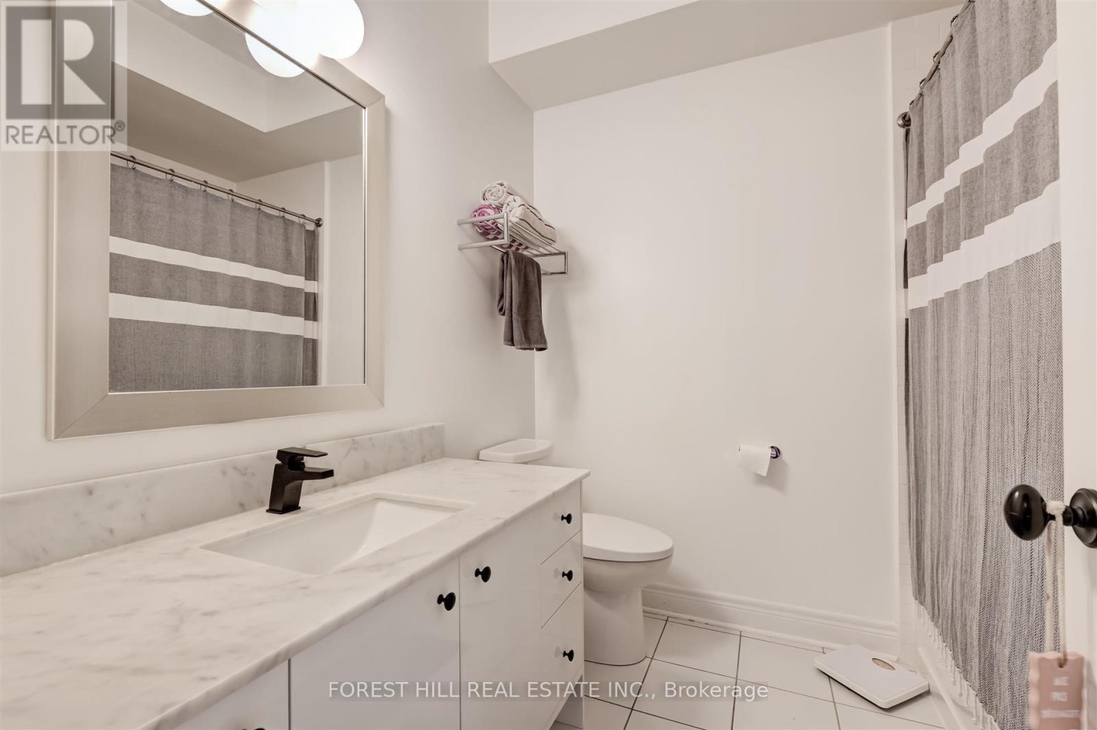 












111 POWSELAND CRESCENT

,
Vaughan (West Woodbridge),




Ontario
L4L0C5

