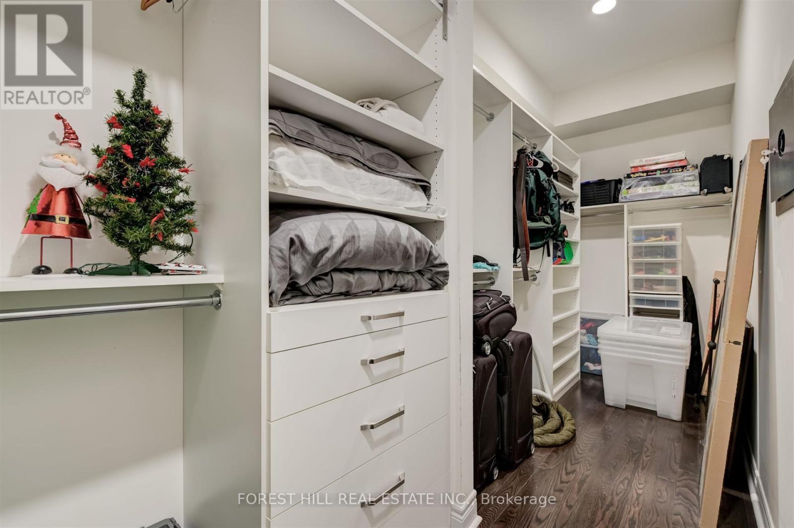 












111 POWSELAND CRESCENT

,
Vaughan (West Woodbridge),




Ontario
L4L0C5

