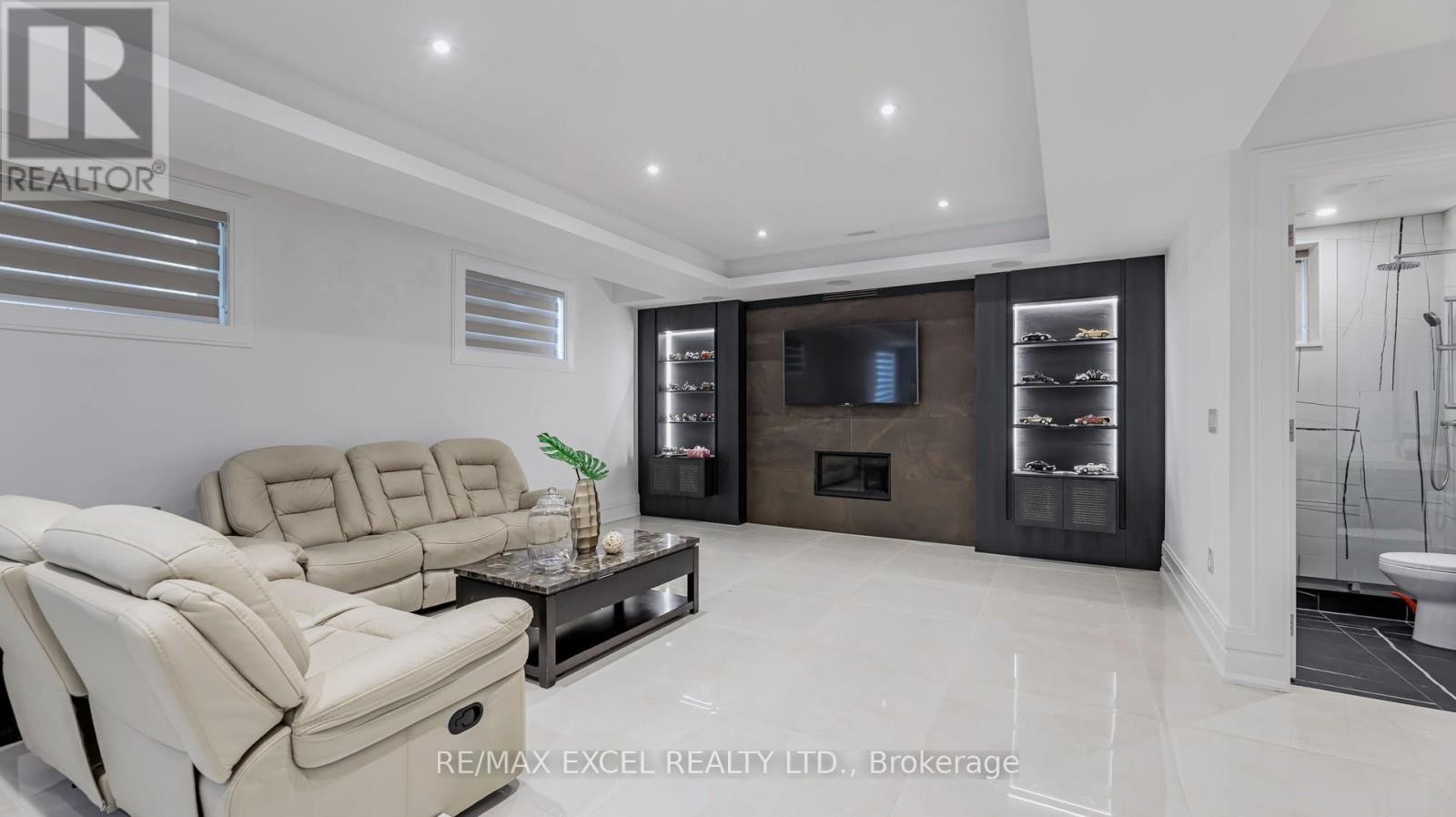 












22 SANDERSON CRESCENT

,
Richmond Hill (North Richvale),




Ontario
L4C5L4

