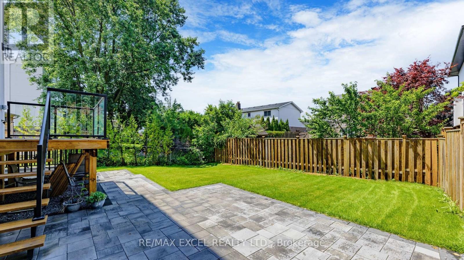 












22 SANDERSON CRESCENT

,
Richmond Hill (North Richvale),




Ontario
L4C5L4

