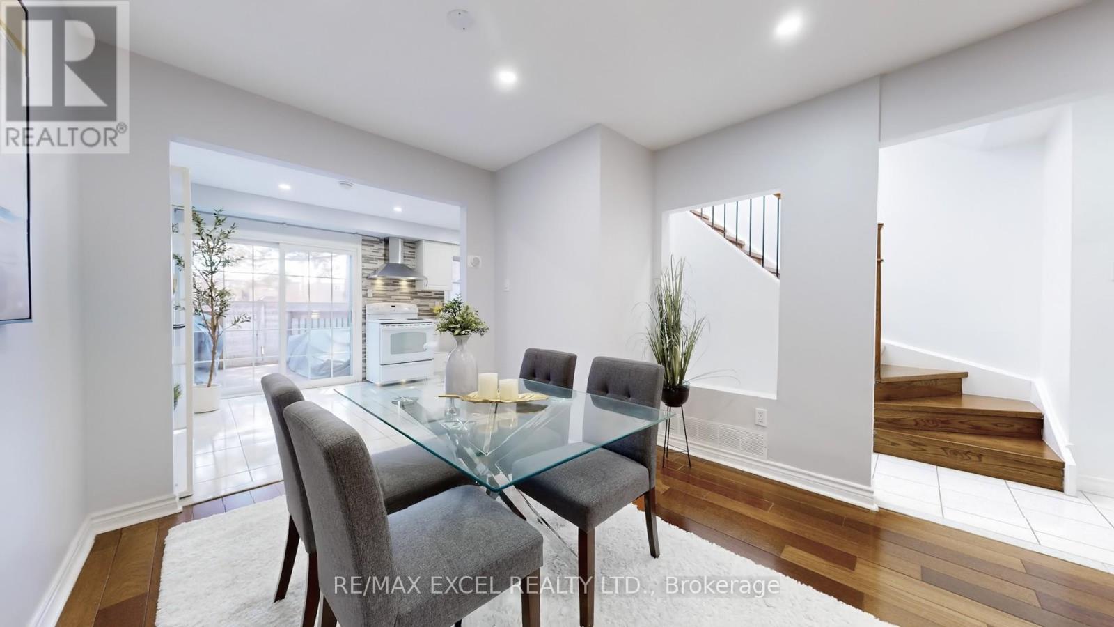 












73 MCCABE CRESCENT

,
Vaughan (Lakeview Estates),




Ontario
L4J2S6

