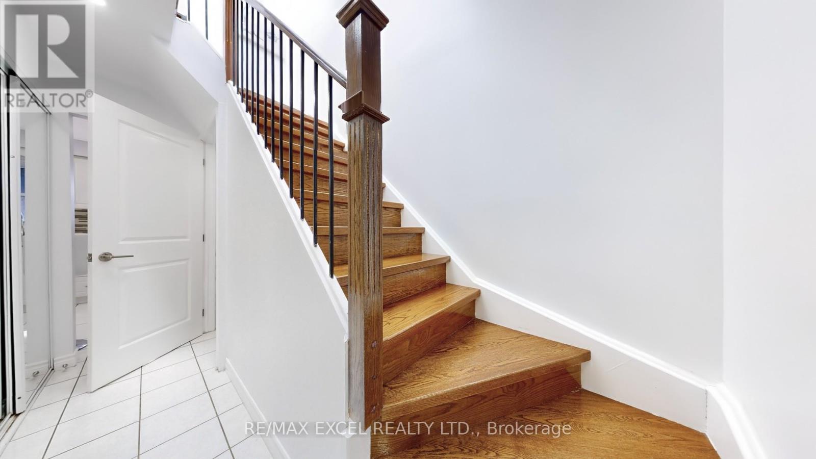












73 MCCABE CRESCENT

,
Vaughan (Lakeview Estates),




Ontario
L4J2S6

