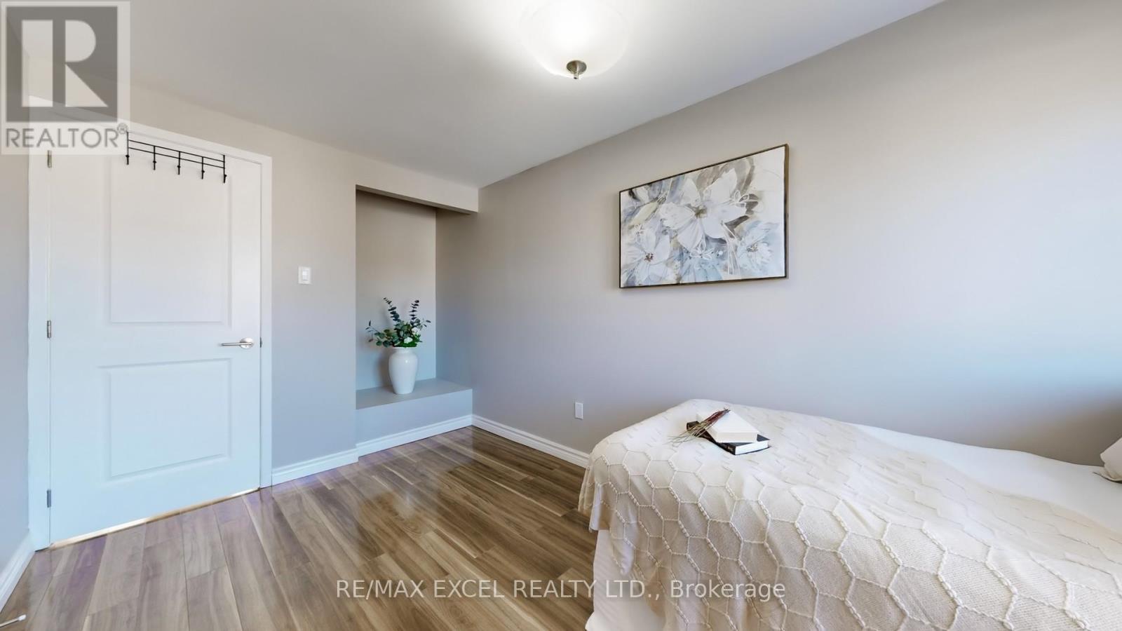 












73 MCCABE CRESCENT

,
Vaughan (Lakeview Estates),




Ontario
L4J2S6

