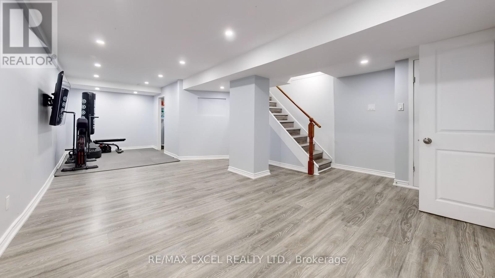 












73 MCCABE CRESCENT

,
Vaughan (Lakeview Estates),




Ontario
L4J2S6

