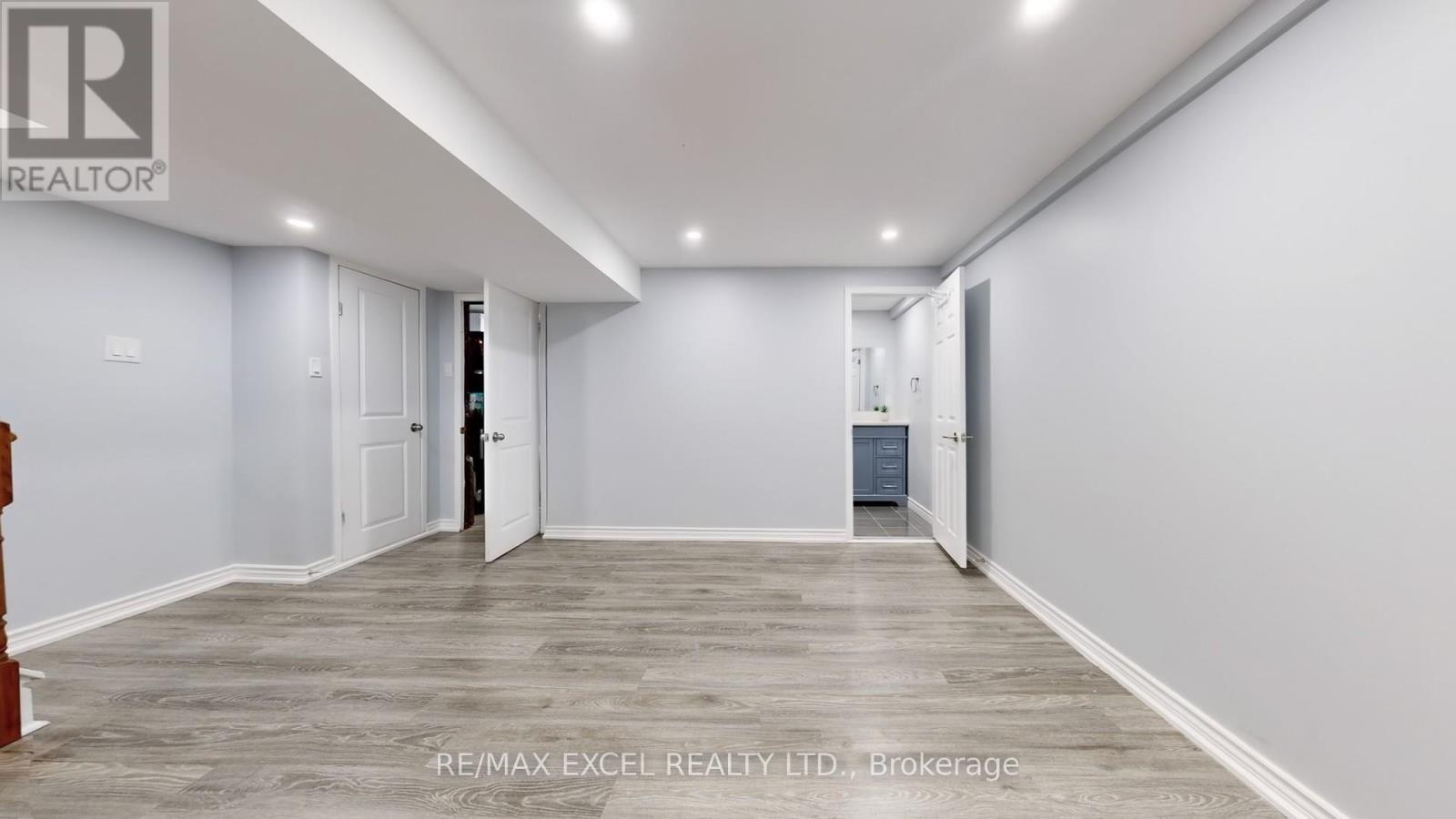 












73 MCCABE CRESCENT

,
Vaughan (Lakeview Estates),




Ontario
L4J2S6

