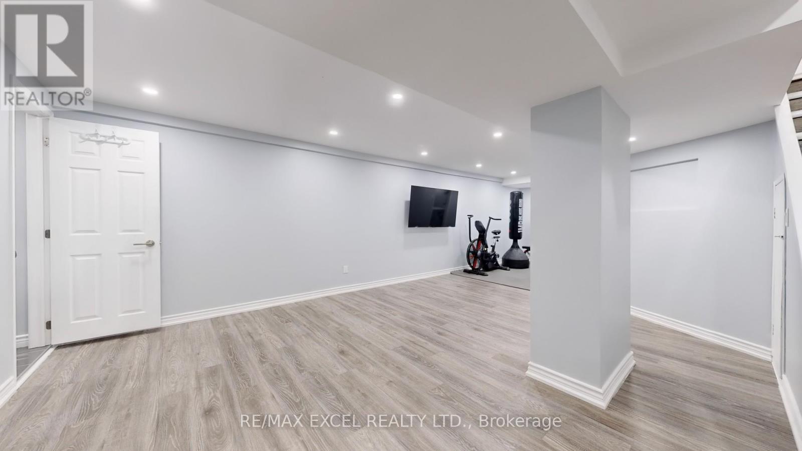 












73 MCCABE CRESCENT

,
Vaughan (Lakeview Estates),




Ontario
L4J2S6

