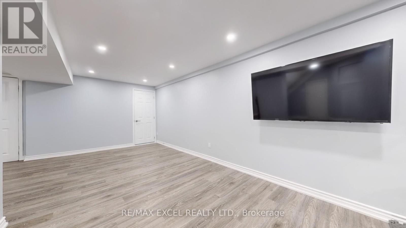 












73 MCCABE CRESCENT

,
Vaughan (Lakeview Estates),




Ontario
L4J2S6

